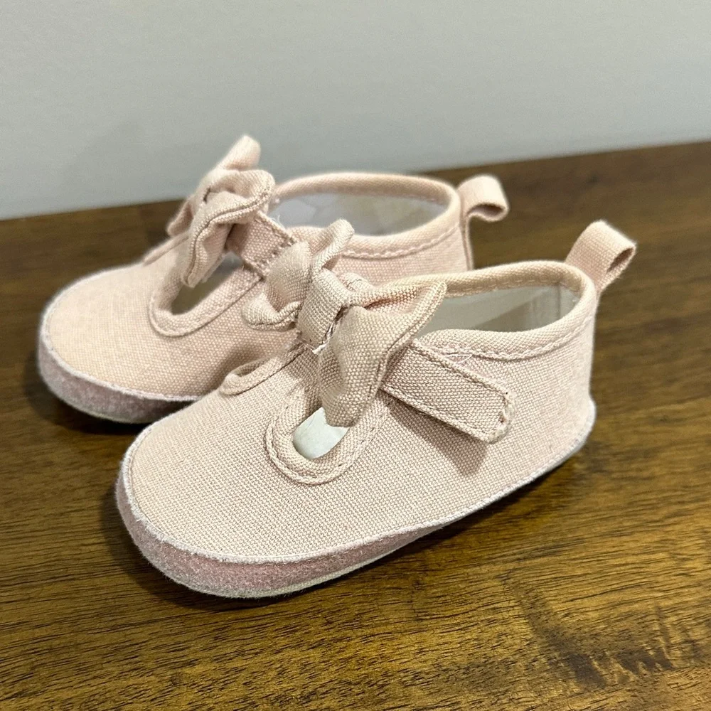 Carter’s Charming Bow Baby Walker Shoes in Soft Pink size 3-6 months